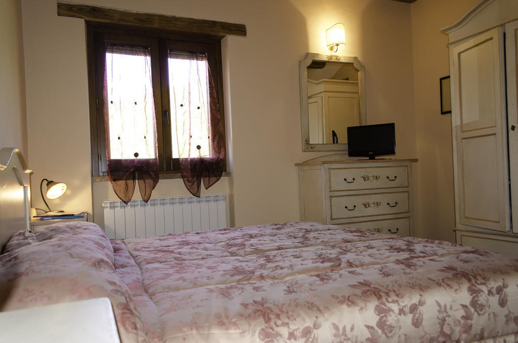 Agriturismo Pompagnano الغرفة الصورة