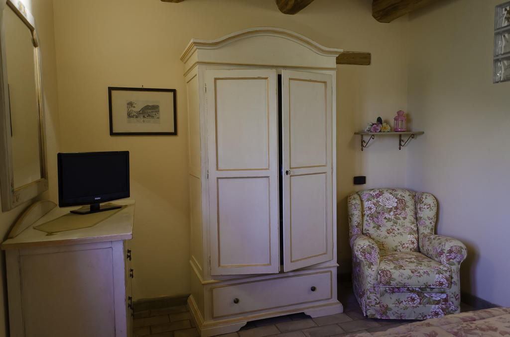Agriturismo Pompagnano الغرفة الصورة
